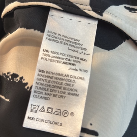 Chico's Abstract Black and Cream Blouse - Picture 7 of 9